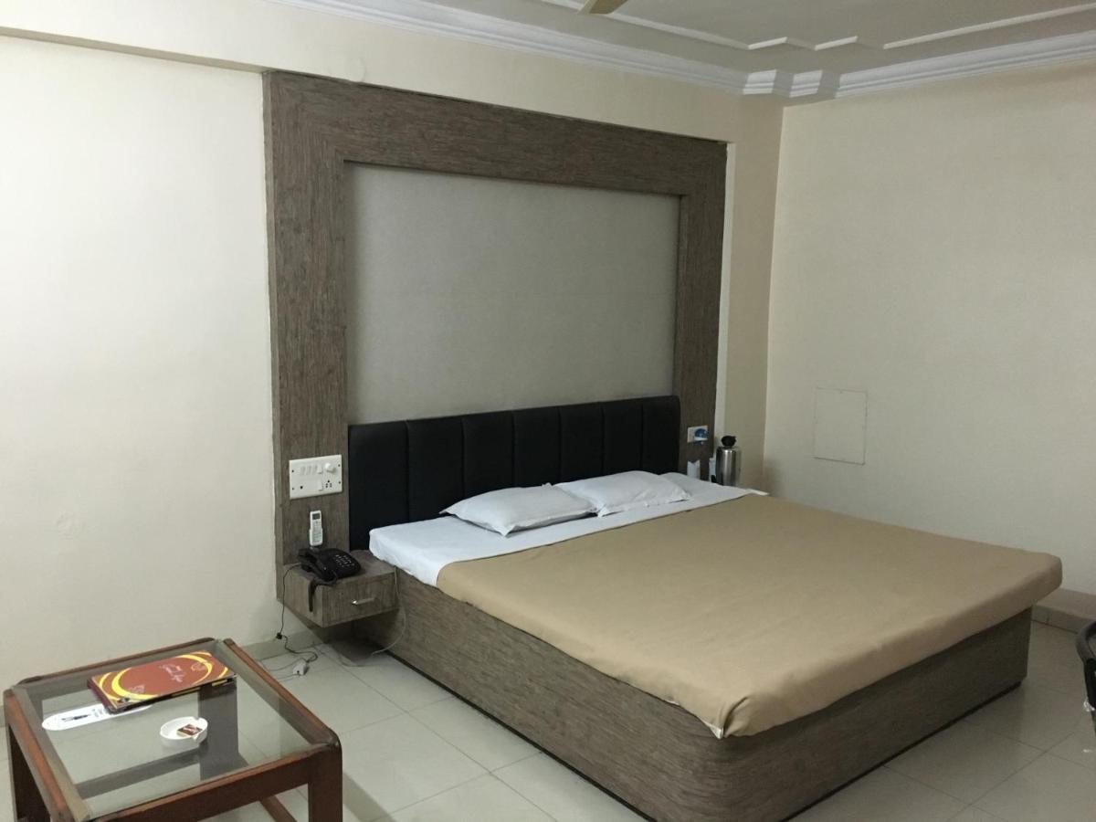 Hotel Grand Arjun Rāipur Exterior foto