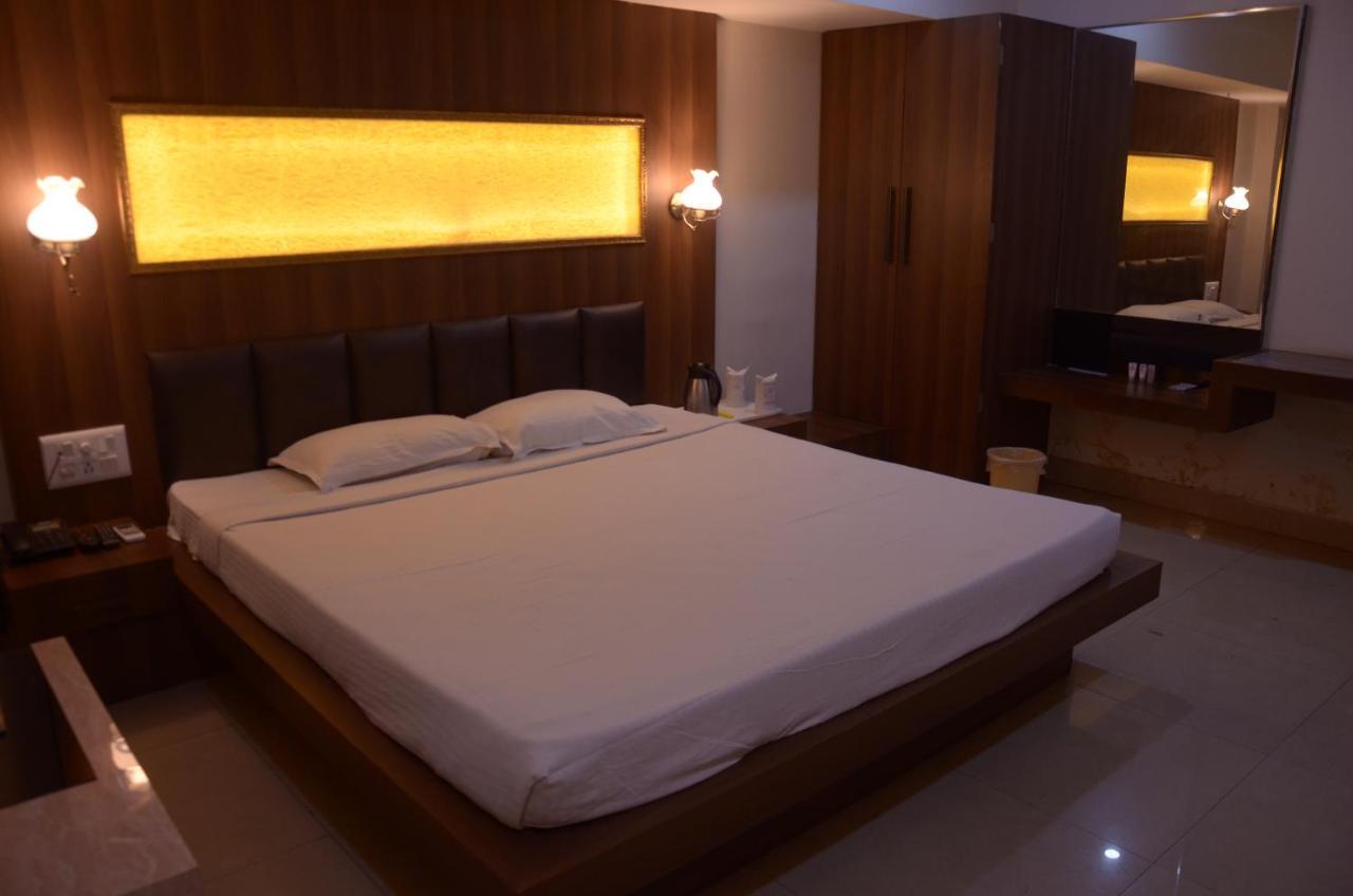 Hotel Grand Arjun Rāipur Exterior foto
