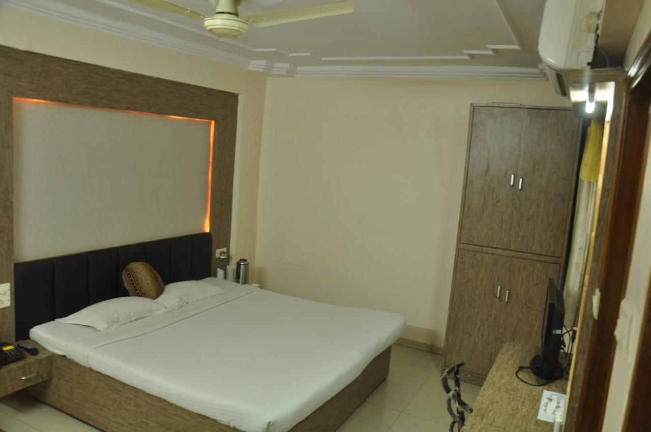 Hotel Grand Arjun Rāipur Exterior foto