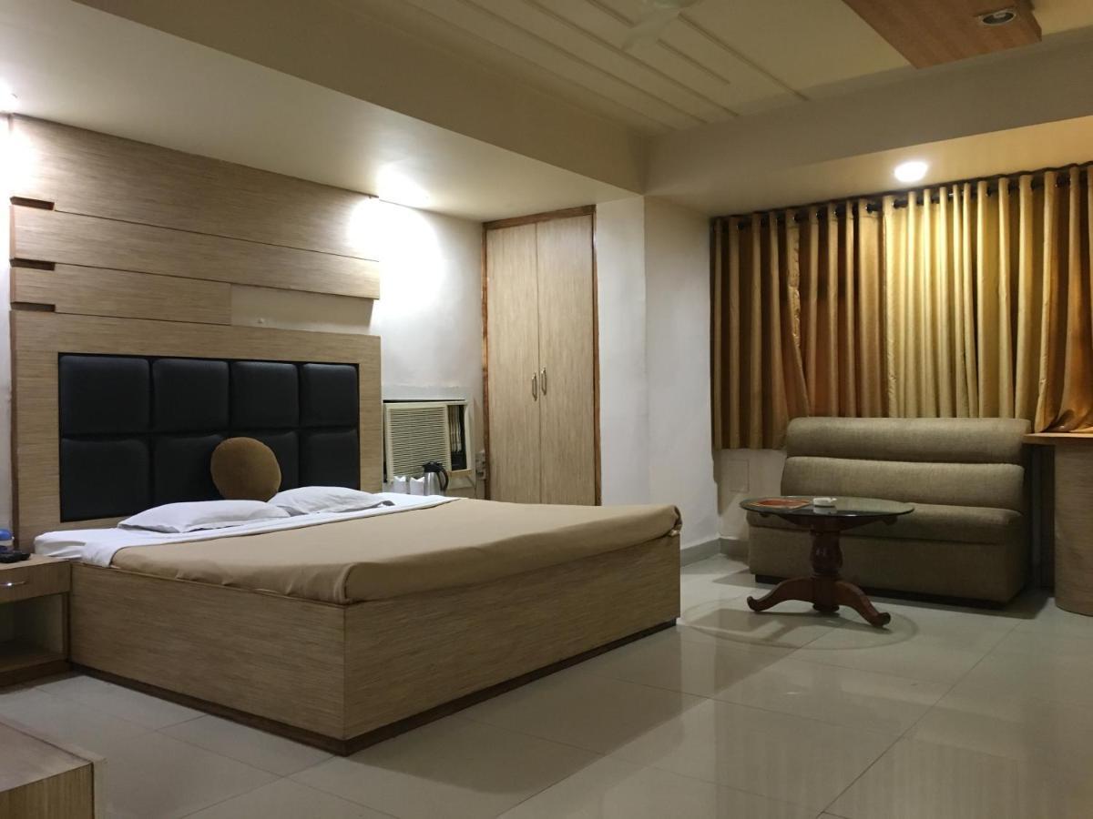 Hotel Grand Arjun Rāipur Exterior foto