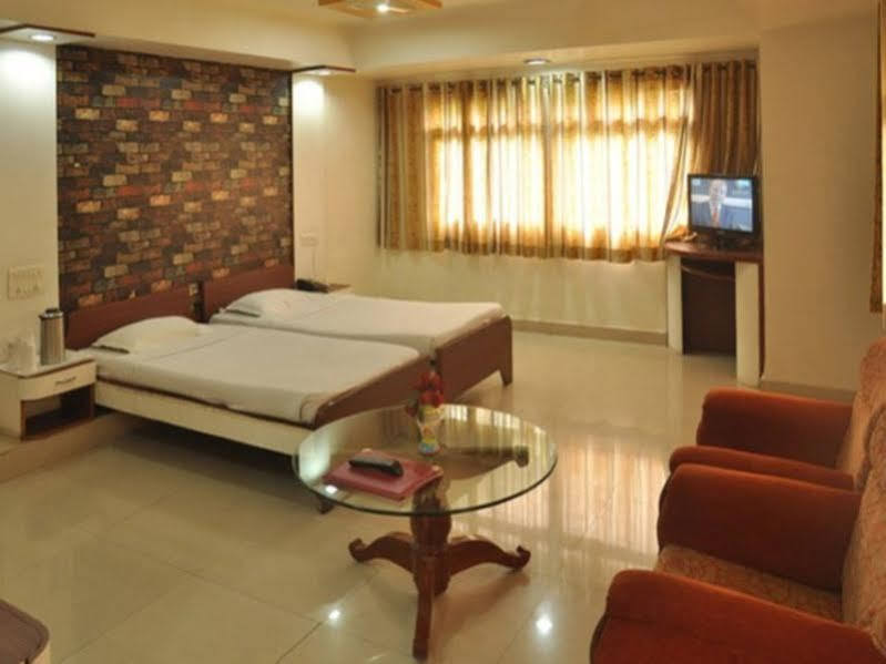 Hotel Grand Arjun Rāipur Exterior foto